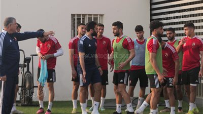 كولر يحاضر لاعبي الأهلي بالفيديو استعدادا لمواجهة الهلال السوداني 