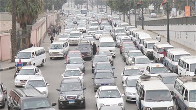 كثافات مرورية أعلى كوبري أكتوبر وسيولة بكورنيش النيل والزمالك (فيديو)
