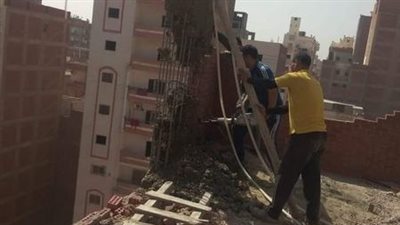 إزالة حالتي بناء إحداهما بالدور 14 بالزقازيق شرقية 