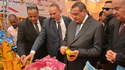 وزير التنمية المحلية يفتتح معارض أهلا رمضان بقنا