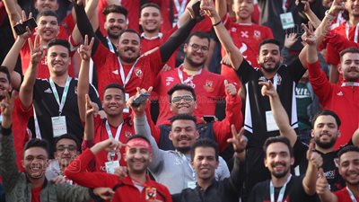 جماهير الأهلي تؤازر اللاعبين قبل مواجهة القطن الكاميروني (صور)