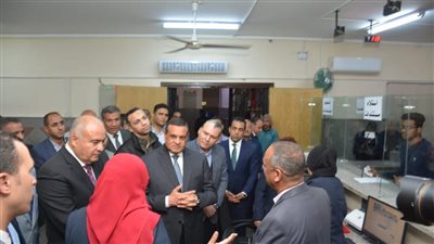 وزير التنمية المحلية ومحافظ قنا يتابعان سير العمل بالمركز التكنولوجي بقنا