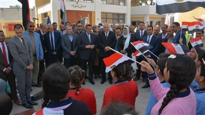 وزير التنمية المحلية ومحافظ قنا يفتتحان محطة صرف صحي نقادة