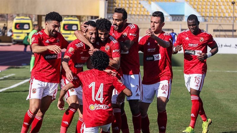 فريق الكرة بالأهلي،فيتو