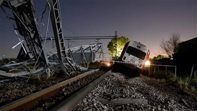 رئيس الوزراء اليوناني يطلب الصفح من أهالي ضحايا حادث القطار 