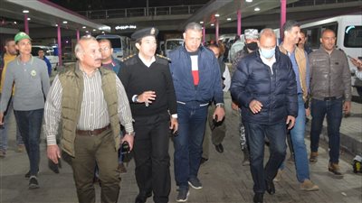 محافظ القليوبية يتفقد مواقف الأجرة للتأكد من التزام السائقين بالتعريفة
