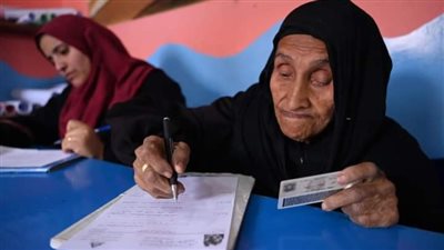 بعد إشادة أنجيلينا جولي بها، الحاجة زبيدة: معرفهاش