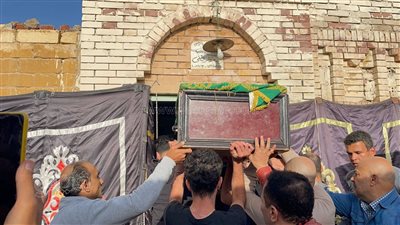 تشييع جثمان الفنانة شريفة فاضل من مسجد السيدة نفيسة (صور)