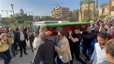 انهيار أسرة شريفة فاضل بعد صلاة الجنازة على روحها (فيديو)