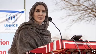 قصة عجوز مصرية لفتت انتباه أنجلينا چولي