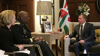 وزير الدفاع الأمريكي يصل إلى الأردن في مستهل جولة تشمل إسرائيل ومصر (فيديو)