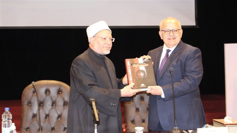 مفتي الجمهورية مع
