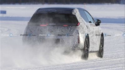 سيارة زيكر X الكهربائية تظهر أثناء اختبارها استعدادًا لتدشينها في أوروبا