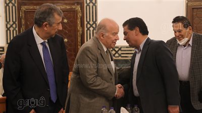 إبراهيم فوزي وزير الصناعة الأسبق يؤدي واجب العزاء لأسرة محيي الدين الغريب (صور)