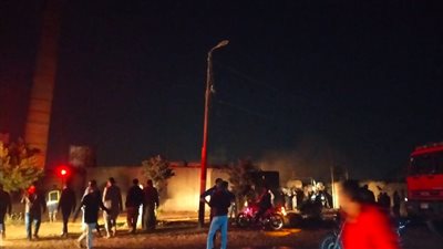 مصرع عاملين وإصابة آخرين، حريق هائل في مصنع طوب بالشرقية (صور)