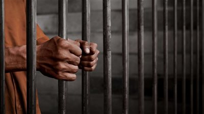 بعد 40 عاما بالسجن، محكمة تبرئ رجلا من جريمة لم ينفذها