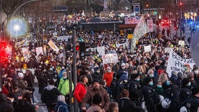 إصابة 53 ضابطا خلال احتجاجات عنيفة فى ألمانيا