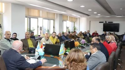 رئيس صرف الإسكندرية يجتمع بقيادات الشركة لمتابعة سير العمل 