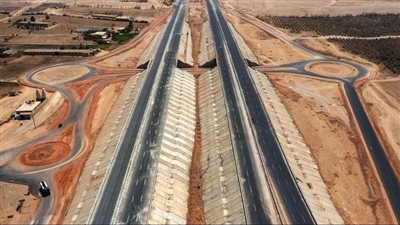 تفاصيل تطوير طريق الصعيد الغربي ومحطة معالجة مياه الصرف بالمنيا الجديدة (صور)