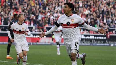 عمر مرموش يسجل هدفا في تعادل فولفسبورج وفرانكفورت 2/2 بالدوري الألماني