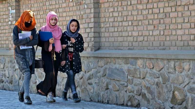 فتيات إيران، فيتو