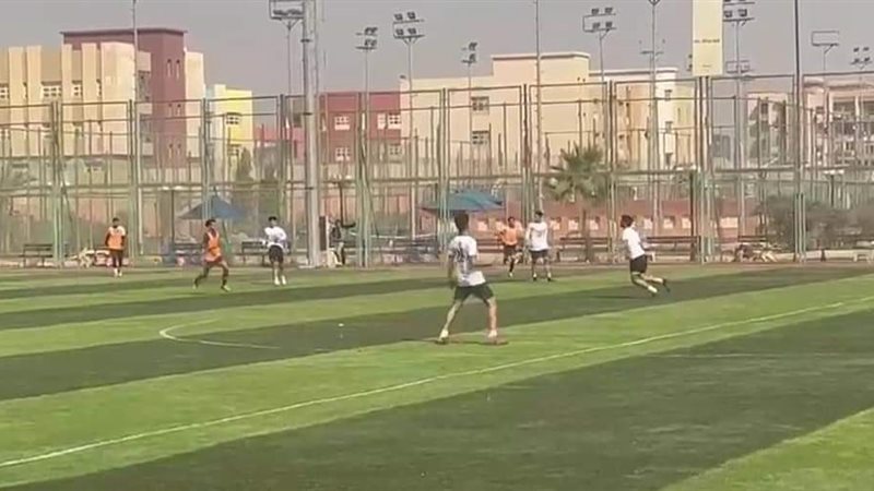 مبارة في دوري المدارس