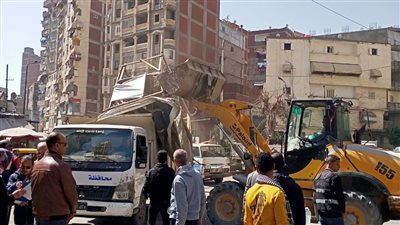 حملات مكبرة لإزالة إشغالات الباعة الجائلين في الإسكندرية 