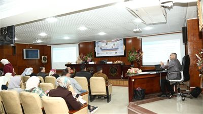 كلية التربية بجامعة المنصورة تناقش 