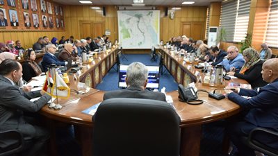 وزير القوى العاملة يوجه مديري المديريات بخدمة المواطن بشكل كريم ولائق