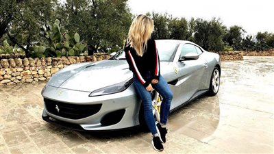 هل النساء على حق في العزوف عن شراء السيارات الكهربائية؟