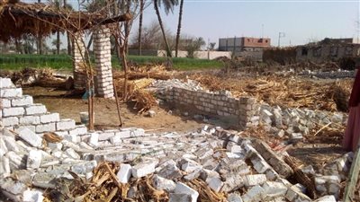 إزالة 5 حالات تعد بالبناء المخالف في مركز ديرمواس بالمنيا