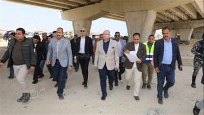 محافظ بني سويف يتفقد أعمال إنشاء محور الفشن الحر على النيل 