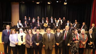  جامعة عين شمس تهدي كورال من ذوي الهمم للوطن