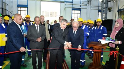 القاطرة نبيل الهلالي أحد بنود التسوية مع شركة EVER GREEN 