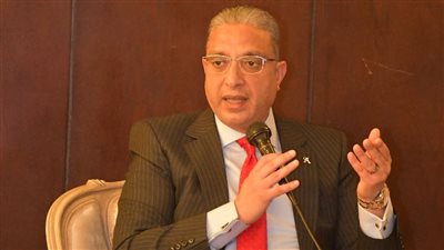 محافظ الفيوم يتابع أعمال تبطين الترع 