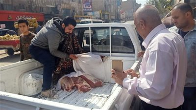 ضبط لحوم مجهولة بمحال وثلاجات بالحوامدية (صور)