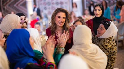 الملكة رانيا تقيم حفل حناء للأميرة إيمان تزامنا مع اقتراب زفافها (صور)