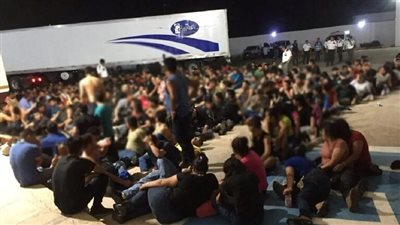 العثور على 100 طفل مهاجر في مقطورة مهجورة بالمكسيك 