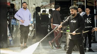 محمد سامي ممسكا بخرطوم من كواليس جعفر العمدة: برش عشان المسلسل الجديد