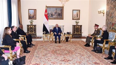 وزير الدفاع الأمريكي يثمن دور مصر في الشرق الأوسط