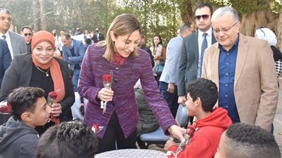 قطاع الفنون التشكيلية يحتفي بيوم المرأة العالمي