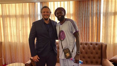 الكونفدرالية، إيمانويل أديبايور نجم أرسنال يحضر مباراة أسكو كارا وبيراميدز(صور)