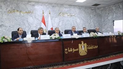 وفد لجنة الإدارة المحلية بمجلس النواب يعقد اجتماعا مع قيادات محافظة سوهاج 