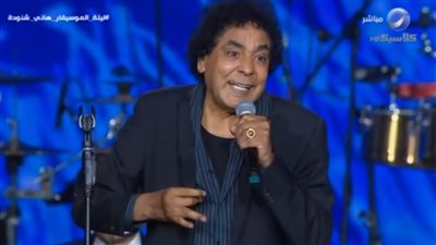 محمد منير يشعل حفل تكريم هاني شنودة بـ علموني عنيكي والهضبة يردد 