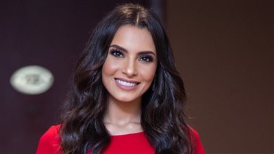 كارمن سليمان تغني أمام السيسي خلال احتفالية يوم الشهيد 