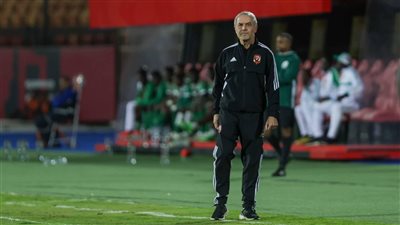 كولر يحاضر لاعبي الأهلي بالفيديو استعدادا لمواجهة صن داونز