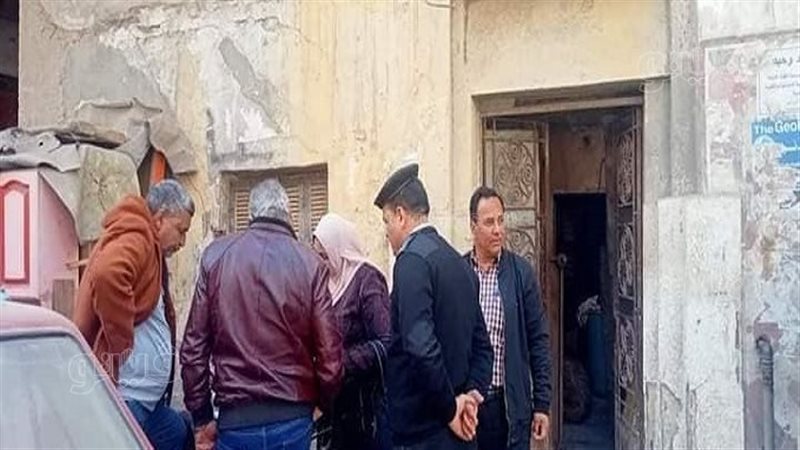 إخلاء منزل آيل للسقوط