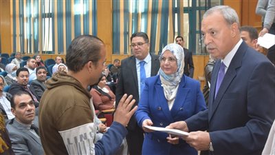 محافظ القليوبية يسلم عقود عمل لـ 50 شابا وفتاة من قادرون باختلاف 