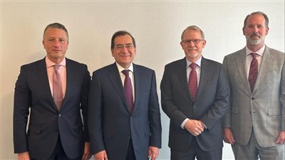 وزير البترول يبحث مع رئيس شيفرون العالمية سبل دعم تنمية الثروات البترولية