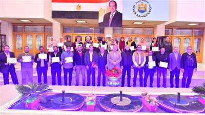 محافظ أسيوط يكرم الحاصلين على البرنامج التدريبى (GIS) ضمن تطوير المناطق الحضرية 